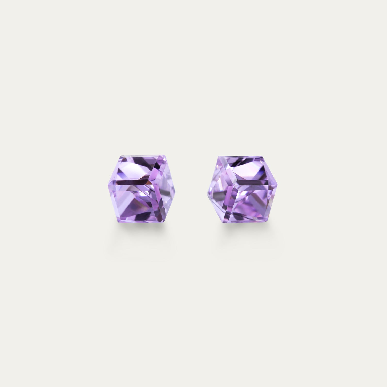 Irene - Violet - Cristal cubique de couleur violette de 4 mm - Boucles d&